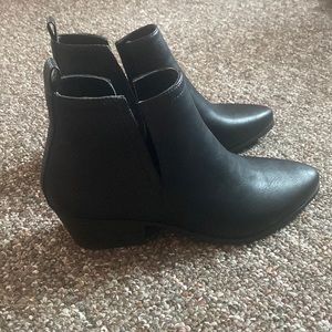 Just Fab Black Booties Size 10